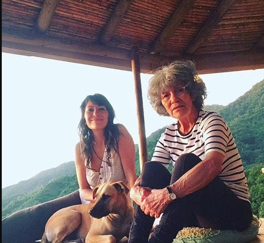 Женщина была воспитана в джунглях Колумбии обезьянами: как сложилась ее судьба